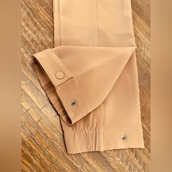 Athleta Endless Cargo Pant in Beige Size 8 - Picture 7 of 11